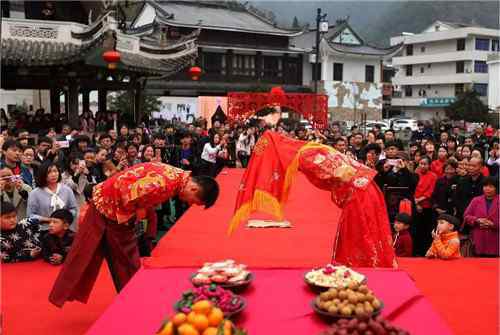 临海自力电影大世界 婚宴选择农家烧、婚礼办在电影院……婚事新办，网友脑洞大开出奇招