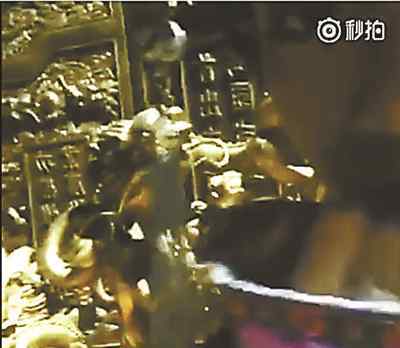 女主播称夜宿故宫 女主播谎称夜宿故宫 实则取景影视城
