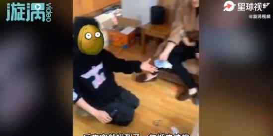 男孩磕头碎核桃向舅舅讨压岁钱 这是怎么回事