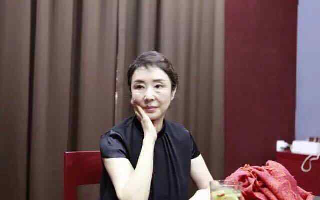 严歌苓丈夫 严歌苓：女人一边要做女强人，一边要做弱女子
