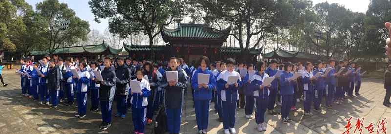 岳阳楼旅游 “跟着课本去旅行” 周南学子“研学旅行”登上岳阳楼
