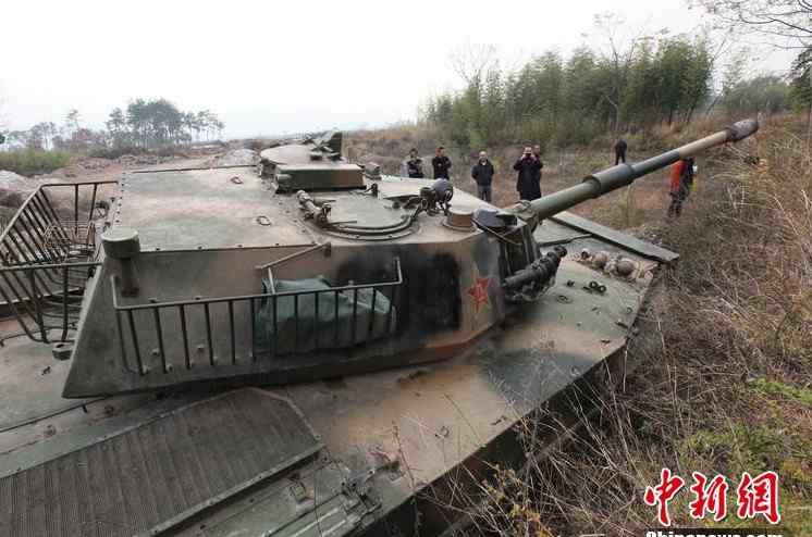 土豪20万买坦克 土豪20万买坦克 盘点土豪炫富奇葩行为[组图]