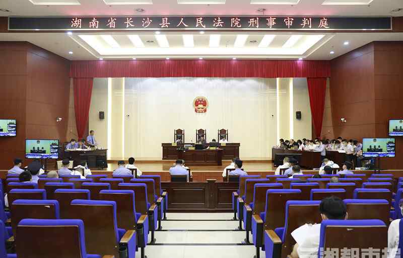 长沙强迫高超交通 扫黑除恶进行时|专对娱乐场所年轻女性放“套路贷”，长沙县涉恶集团19人一审获重刑