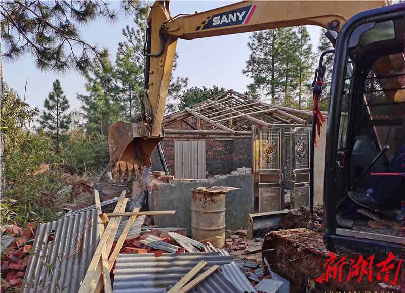 荣家湾 荣家湾镇：东方村占用耕地违法建设被依法拆除