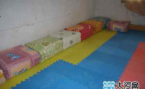 豆腐块被子图片 传销团伙搞军事化管理  被子得叠成豆腐块