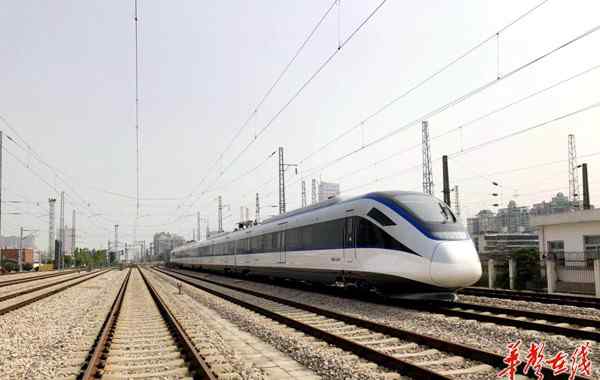 长株潭公交 加车、调图、推出e卡通 长株潭城际铁路发力“公交化”