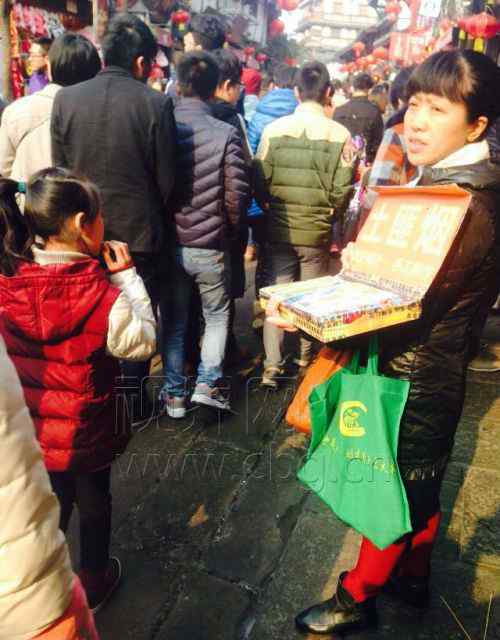 土匪烟 三无产品“土匪烟”又现磁器口 为啥屡禁不止？