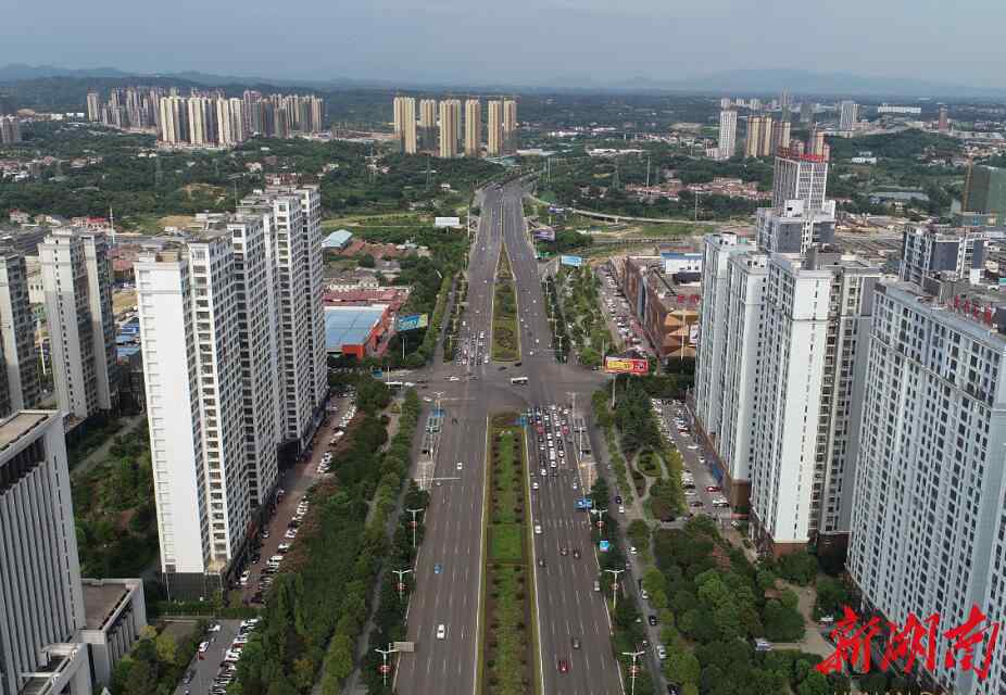 添得黄鹂四五声 绿阴不减来时路，添得黄鹂四五声！岳阳全面恢复公共交通秩序