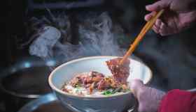 常德津市牛肉粉 津市的一天，从一碗牛肉米粉开始
