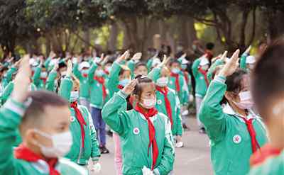 歌乐山烈士陵园 纪念“11·27”革命烈士殉难71周年重庆师生歌乐山烈士陵园缅怀英烈