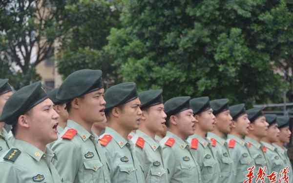 雷锋的故乡是 这里，是雷锋永远的家乡! ——长沙望城区“雷锋家乡学雷锋”拾翠