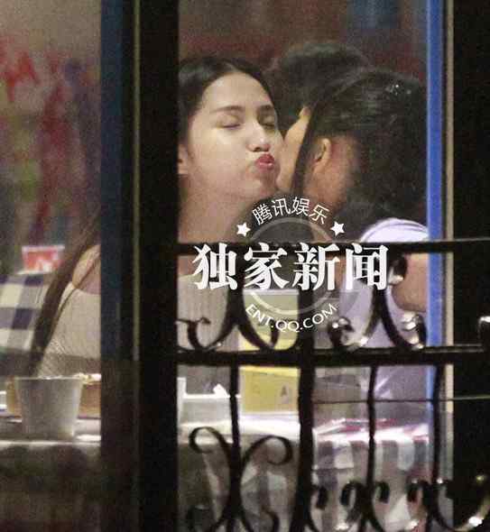 蓝燕白灵 蓝燕白灵当众玩亲亲 尺度之大令人咋舌