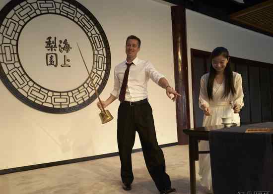 无师自通学书法 皮特学中国书法写名字 “无师自通”功夫茶
