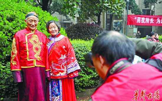 长沙拍结婚照 长沙金婚老人结婚57年 第一次拍婚纱照