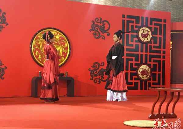 利苍 长沙再现16岁辛追与利苍将军大婚湘绣嫁衣惊艳全场