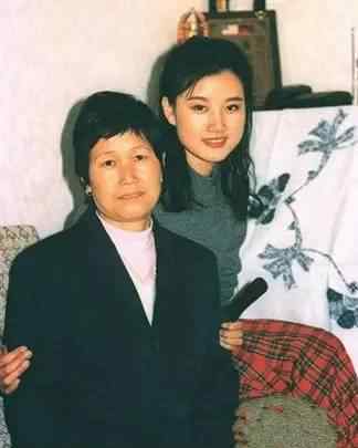宋祖英是哪里人 揭秘宋祖英：背后的靠山竟然是她！