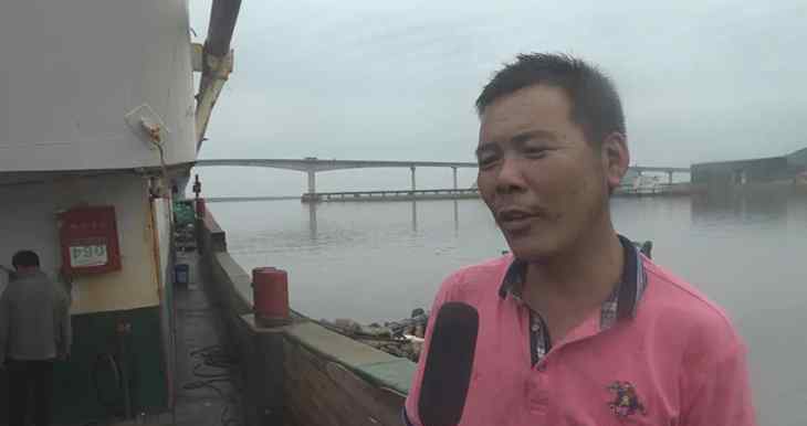 中华锦绣龙虾 温州龙港一渔民捕获一只七斤八两重中华锦绣龙虾