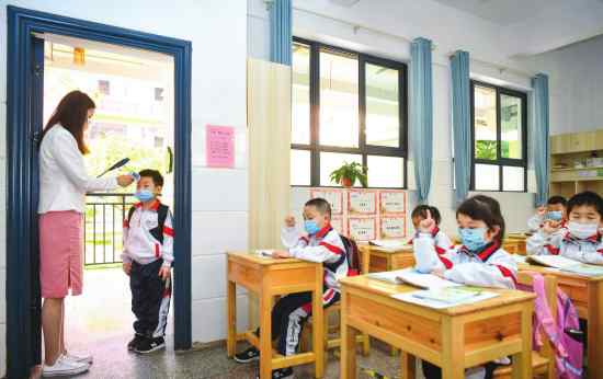 一次性口罩医用 孩子上学口罩选对了吗 专家建议戴一次性医用口罩或医用外科口罩