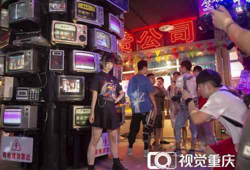 重庆洪崖洞 走，去洪崖洞重回80年代！