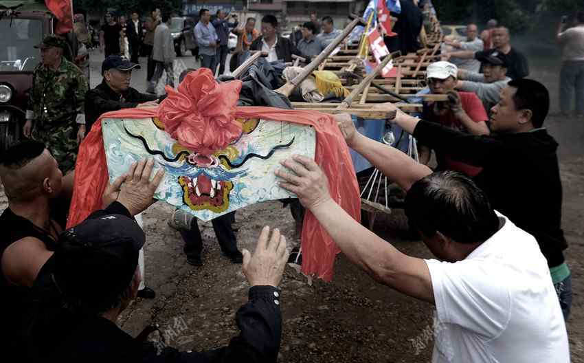 龙船 湖南人的一天丨古老隆重的“龙舟下水”仪式