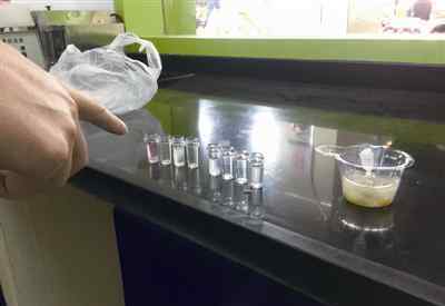 虾婆婆 鲜活虾蛄水煮后竟然变绿了 这样的虾姑还能吃吗