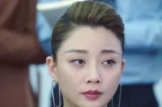 正青春舒婉婷给林睿的包是什么品牌 林睿成为中国区总裁了吗