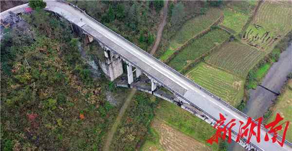 乌巢 乌巢河大桥通车30周年 凤凰县腊尔山台地完美“蝶变”