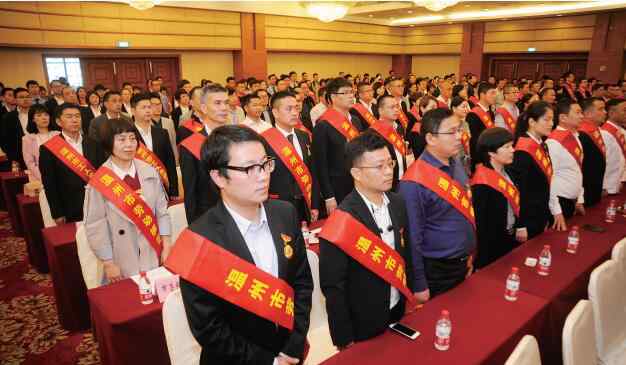 庆五一 温州庆祝五一国际劳动节暨劳动模范表彰大会昨举行