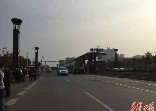 智轨列车 全球首列智轨列车株洲上路运行 多项“黑科技”护航
