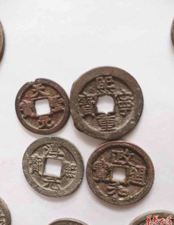靖康之难 宁乡又现"藏宝洞":挖出万余枚古钱币 疑与"靖康之难"有关