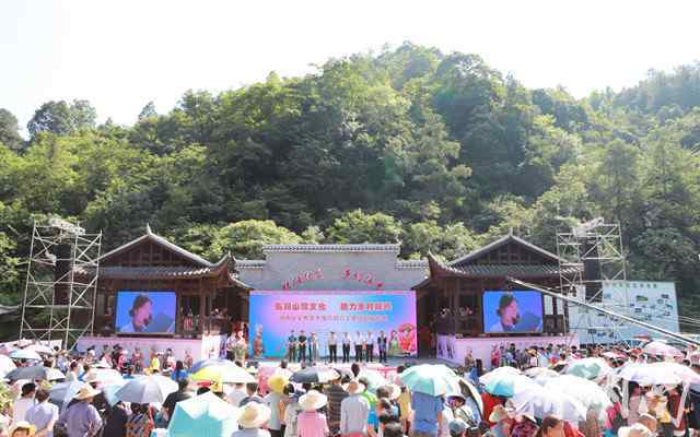 顺口山歌歌词 五省歌手同台飙歌 “六月六”唱响苏木绰
