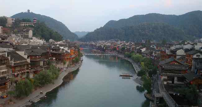 凤凰古城门票多少钱 凤凰古城门票价格在全国属中等偏低 性价比居前列