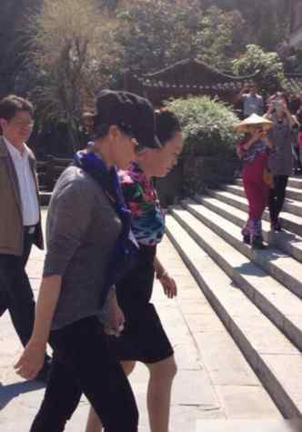 明星情侣装 宋祖英穿情侣装 盘点最登对明星情侣装[组图]