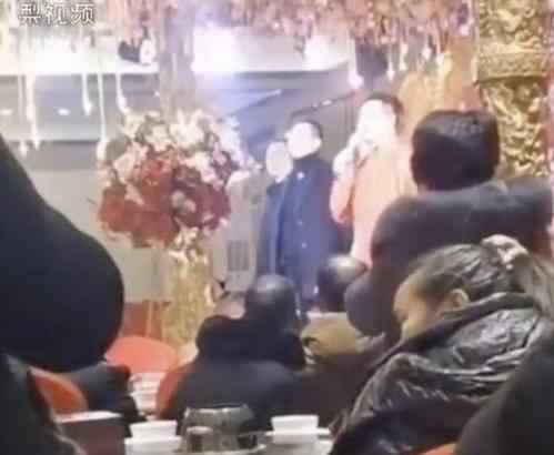 新娘父亲回应内衣不合身不让接亲 内衣不合适迎亲被拒