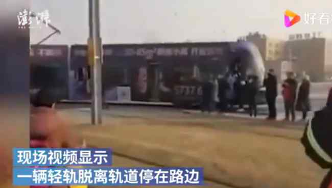 货车将轻轨撞出轨道