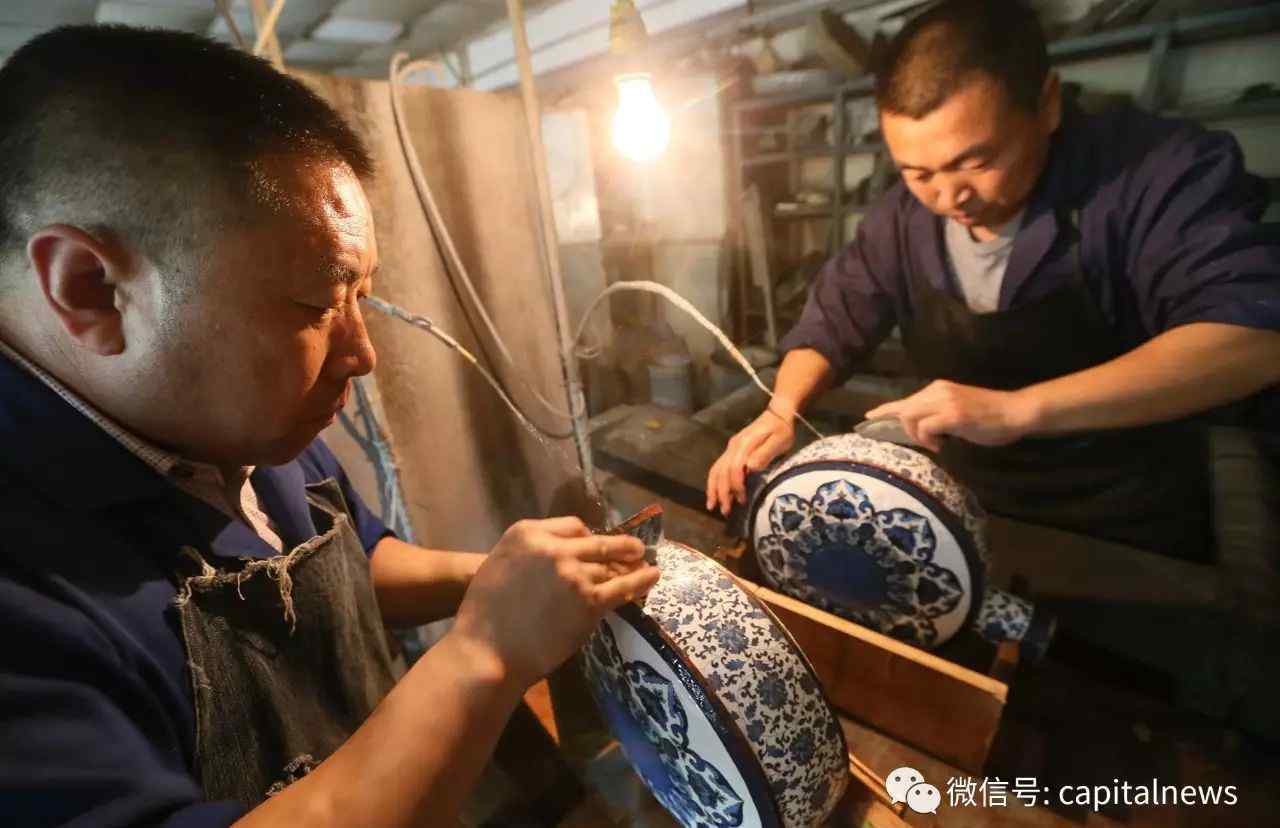 神秘的驼队 “一带一路”神秘国礼 元首和夫人人手一份