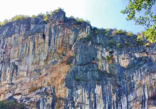 鬼葬 溆浦鬼葬山，小路都没有只能走田埂