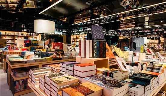 广东书店 广东这家最“不正经”的书店，能看动物还能理发