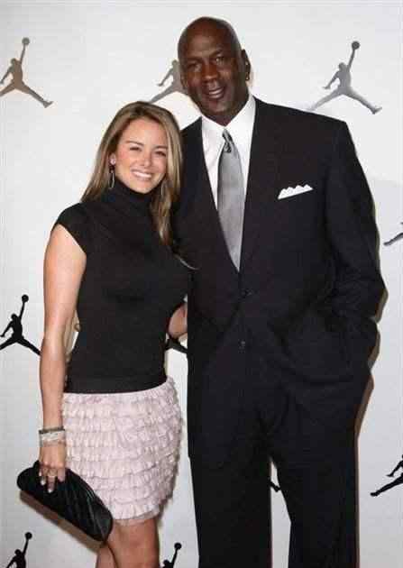 迈克尔乔丹妻子 56岁乔丹和40岁娇妻近况如何？生活很幸福，妻子颜值依旧很美文章配图