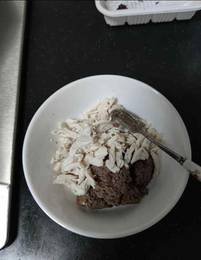 给猫咪做鸡胸肉的方法 猫咪鸡胸肉当主食，猫粮为辅可以吗？