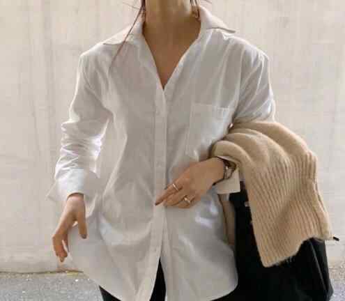 什么衣服配衬衫好看 女生衬衫外面搭什么外套好看？