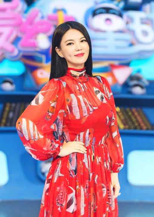 李湘年龄 42岁李湘与42岁大S同框媲美，明明年龄一样，气质却完全不同
