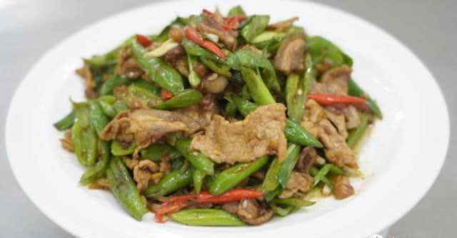 小炒肉的家常做法 王刚的美食精选：厨师长教你【小炒肉】的家常做法，家常味很浓郁