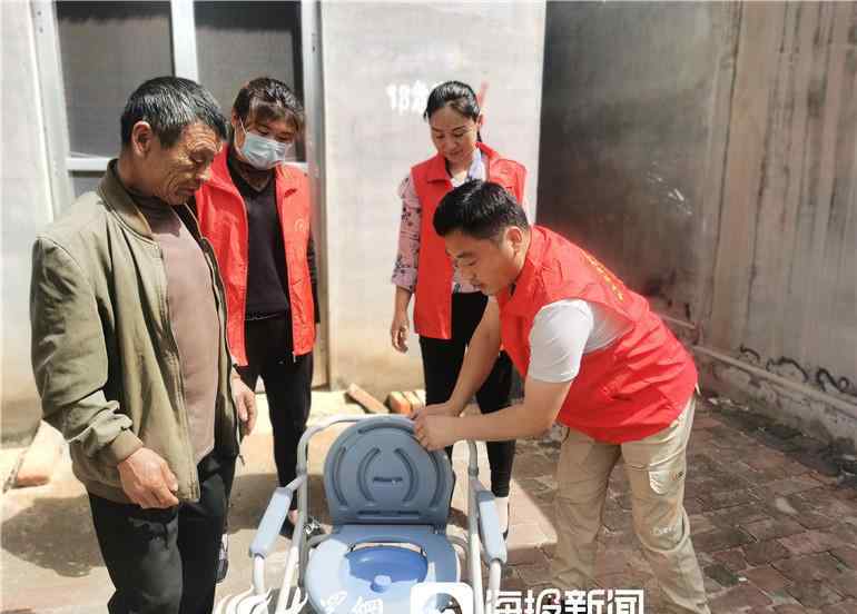 抓拐 暖心！德州乐陵市黄夹镇“量体裁衣”发放助残辅具