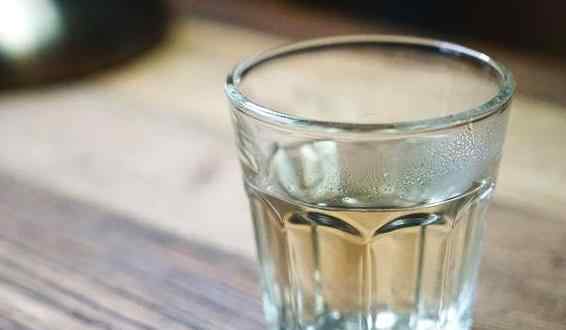 饭后多久喝水好 睡前喝水到底好不好？在3个时间喝水，可能对身体健康不太好