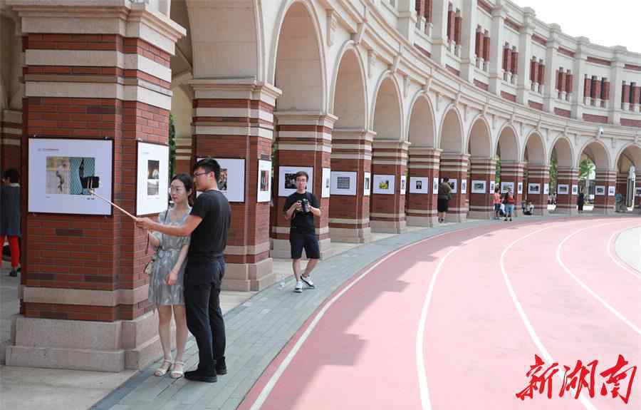 唐俊 湖南日报记者唐俊作品参展2018天津五大道国际摄影双年展