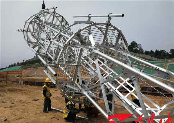 王永珍 兴泉铁路宁泉段两座移动通信首塔同日组立完成