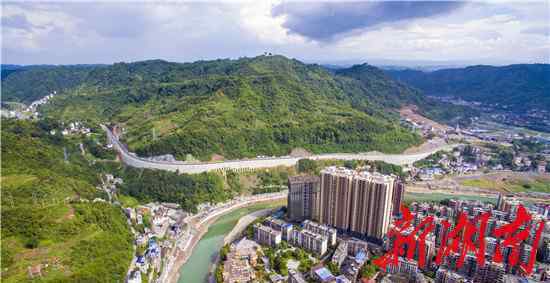 吉首一中 一座“哑铃”城市的精彩蝶变——吉首市“四大工程”建设助力迈入“大城时代”