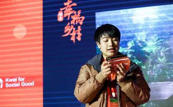 老铁经济 快手老铁经济学又火了！10W+老铁涌入直播间到底讲了啥？