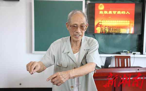 范宪 抗美援朝老兵进军营讲故事